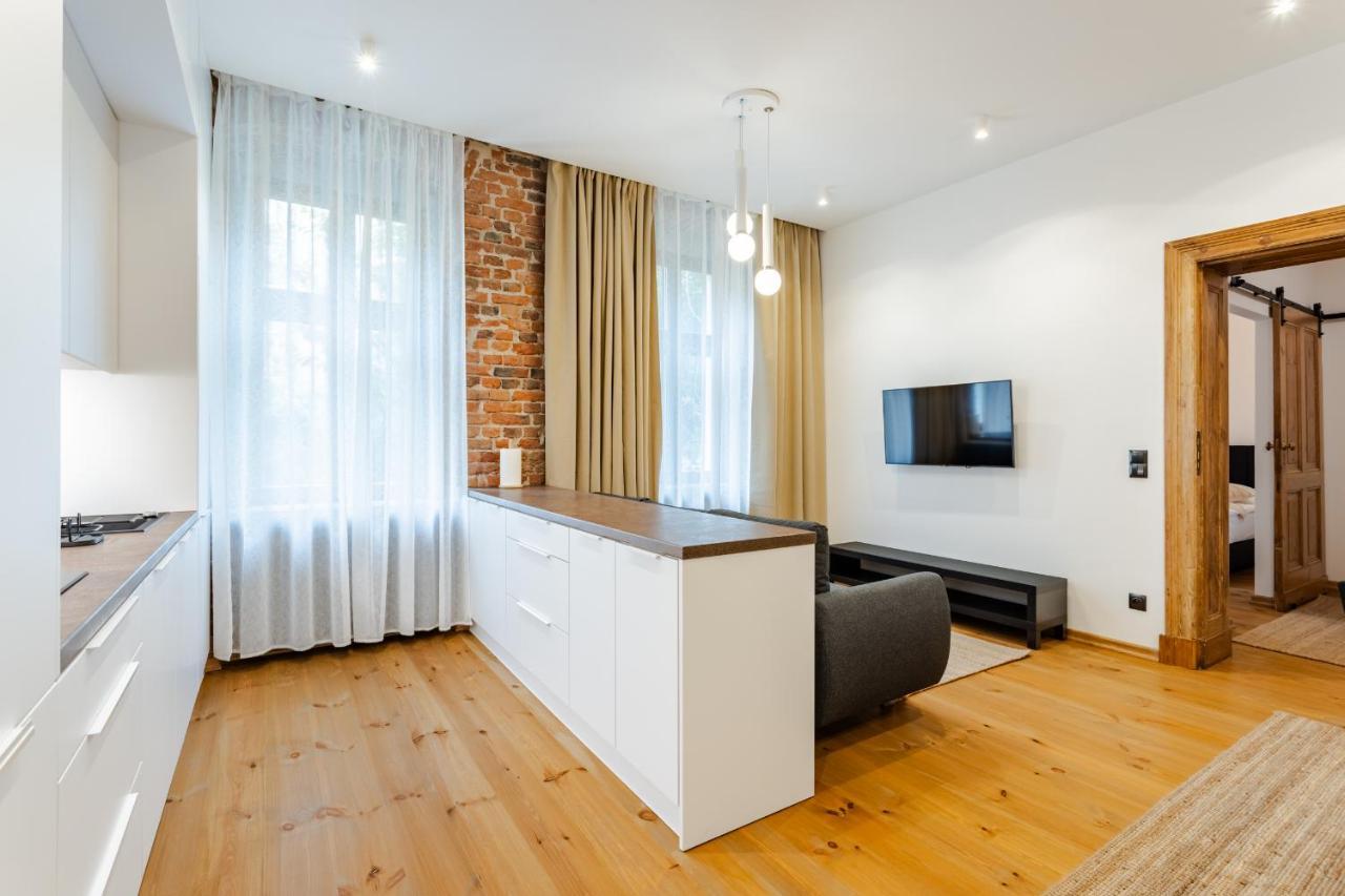 Two Bedroom Very Berry Apartment In Poznan With Desk By Noclegi Renters Exterior photo