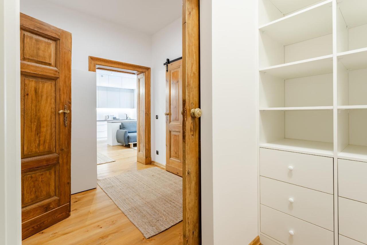 Two Bedroom Very Berry Apartment In Poznan With Desk By Noclegi Renters Exterior photo