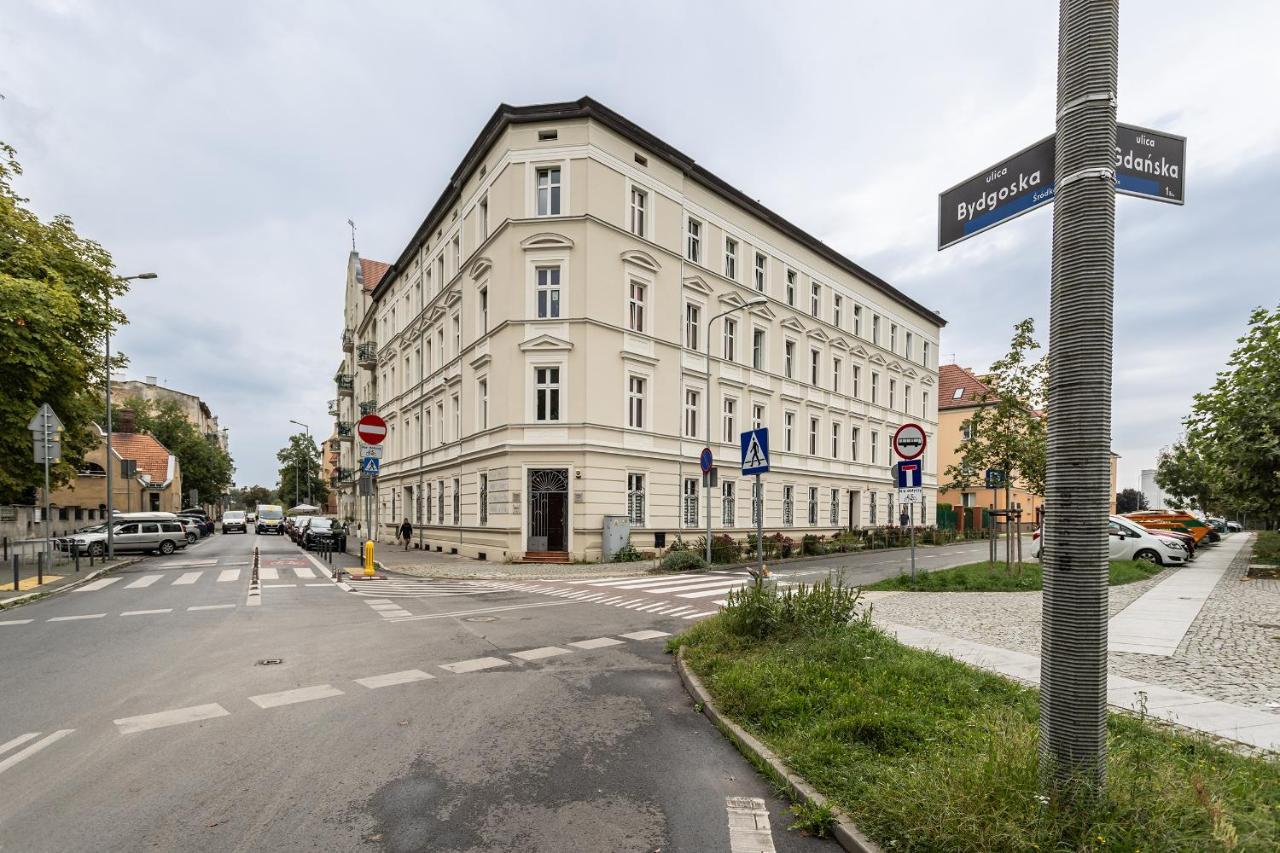 Two Bedroom Very Berry Apartment In Poznan With Desk By Noclegi Renters Exterior photo