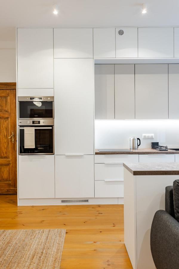 Two Bedroom Very Berry Apartment In Poznan With Desk By Noclegi Renters Exterior photo